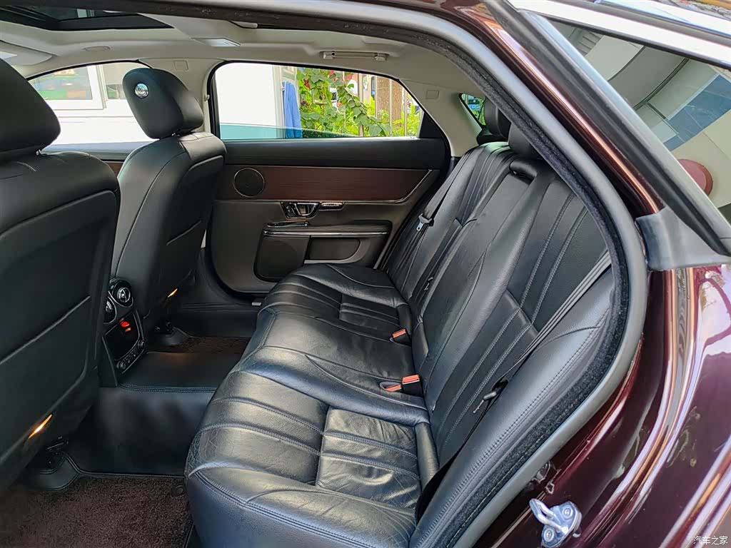 Jaguar XJ, 2016 8
