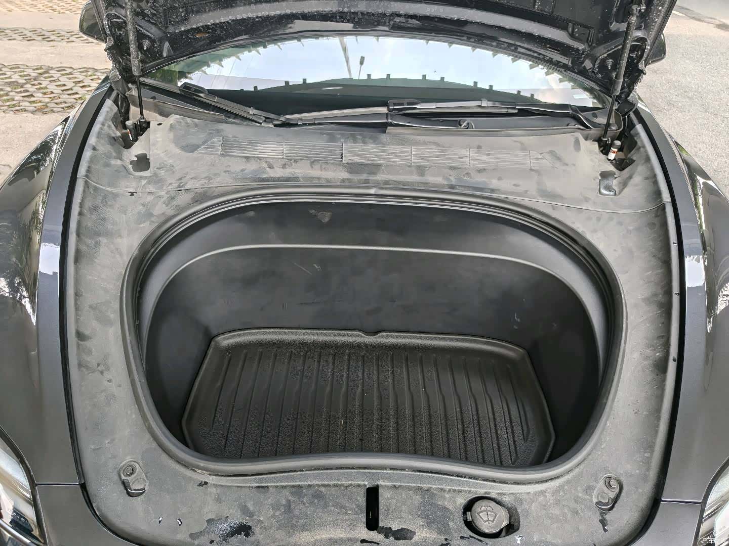 Tesla Model 3, 2025 10