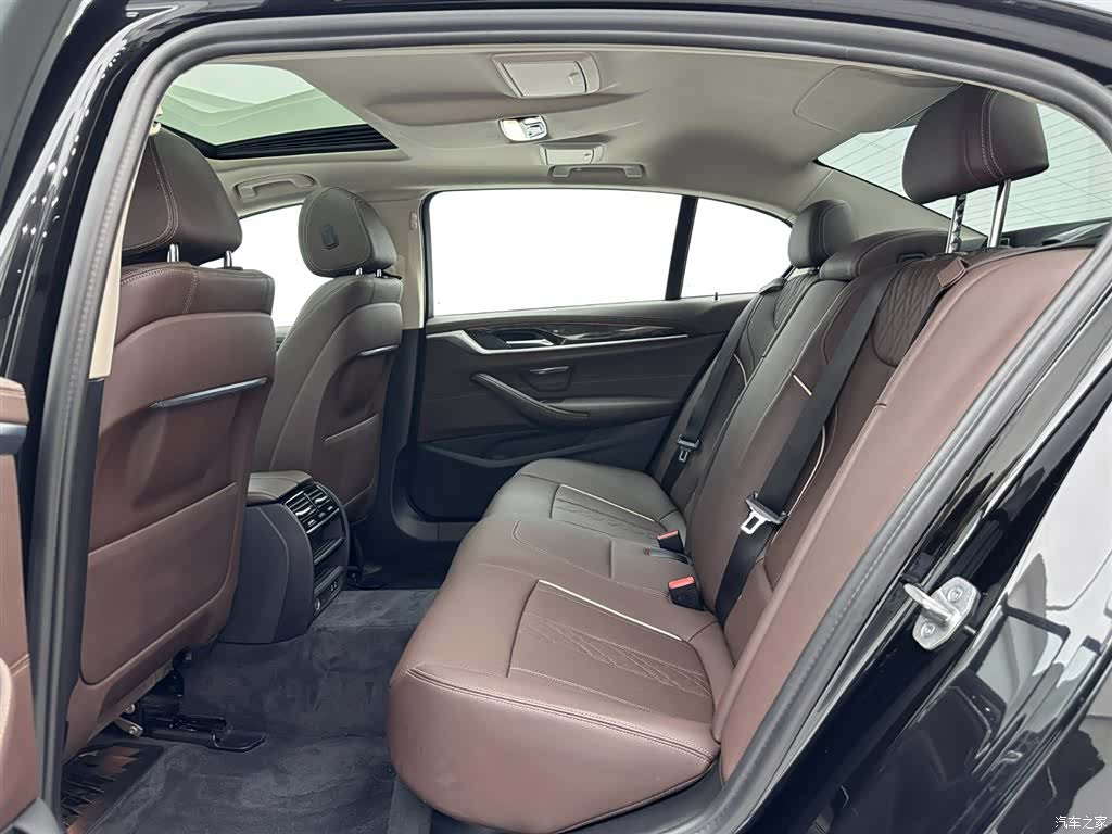 BMW 5 Series, 2022 21