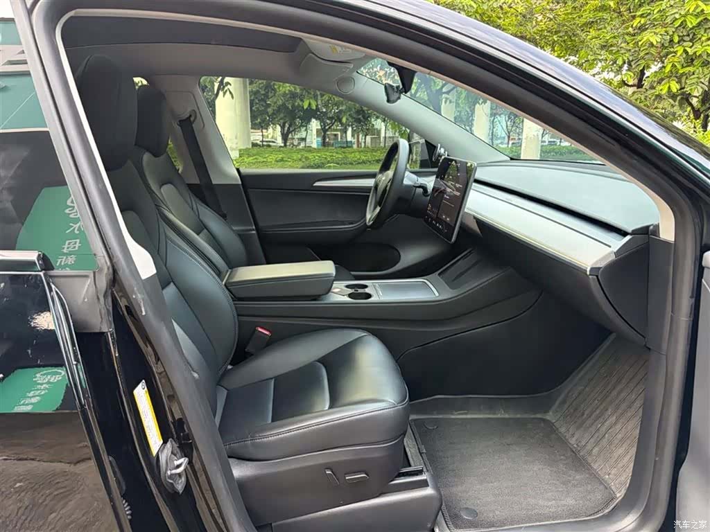 Tesla Model Y, 2023 12