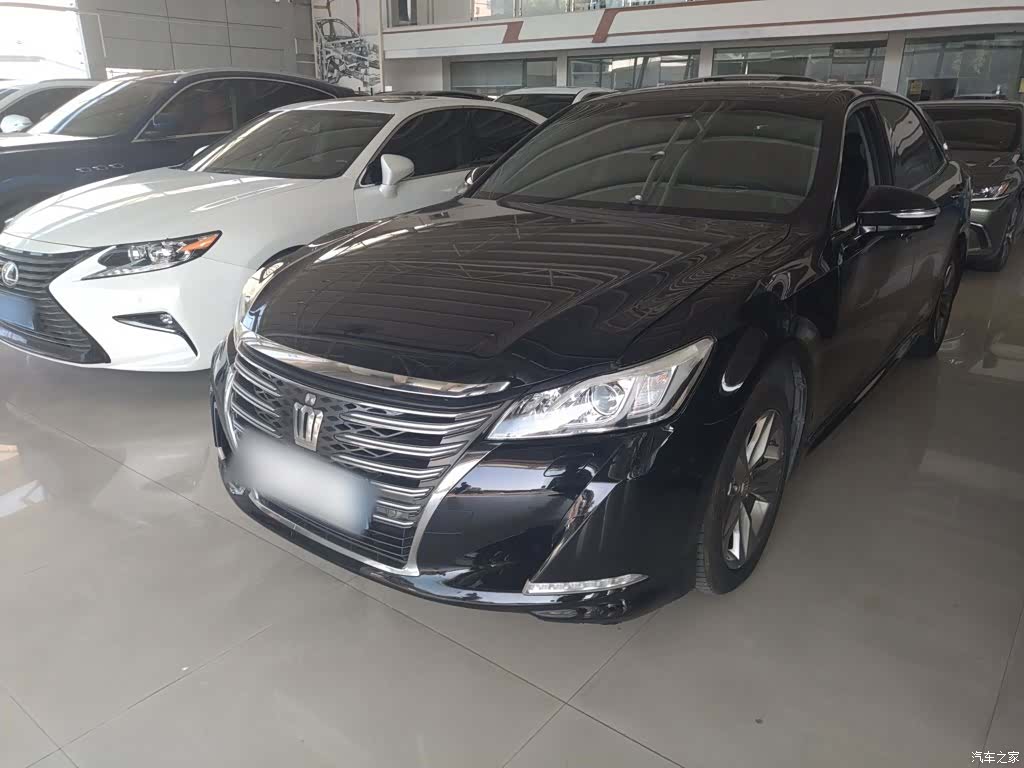 Toyota Crown, 2016 1