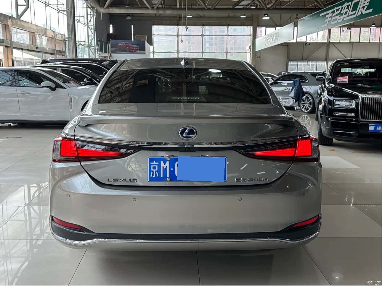 Lexus ES, 2020 все фото