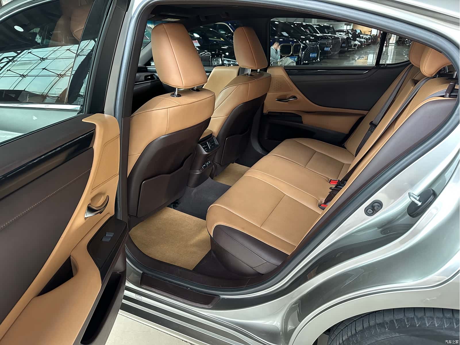 Lexus ES, 2020 10