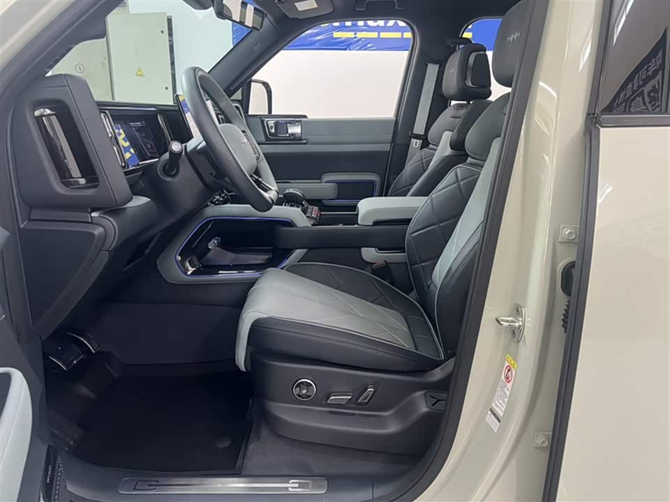 BYD Leopard 5 BYD Leopard 5