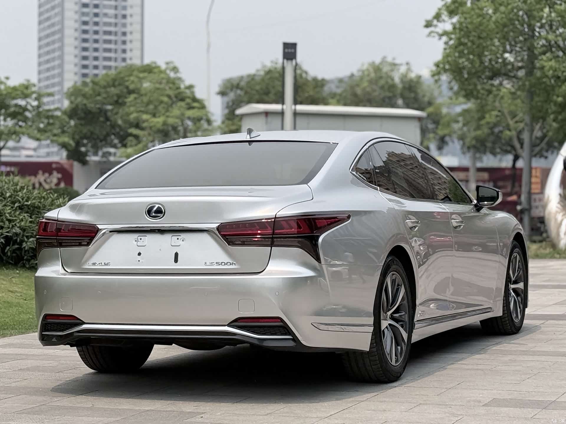 Lexus LS, 2021 3