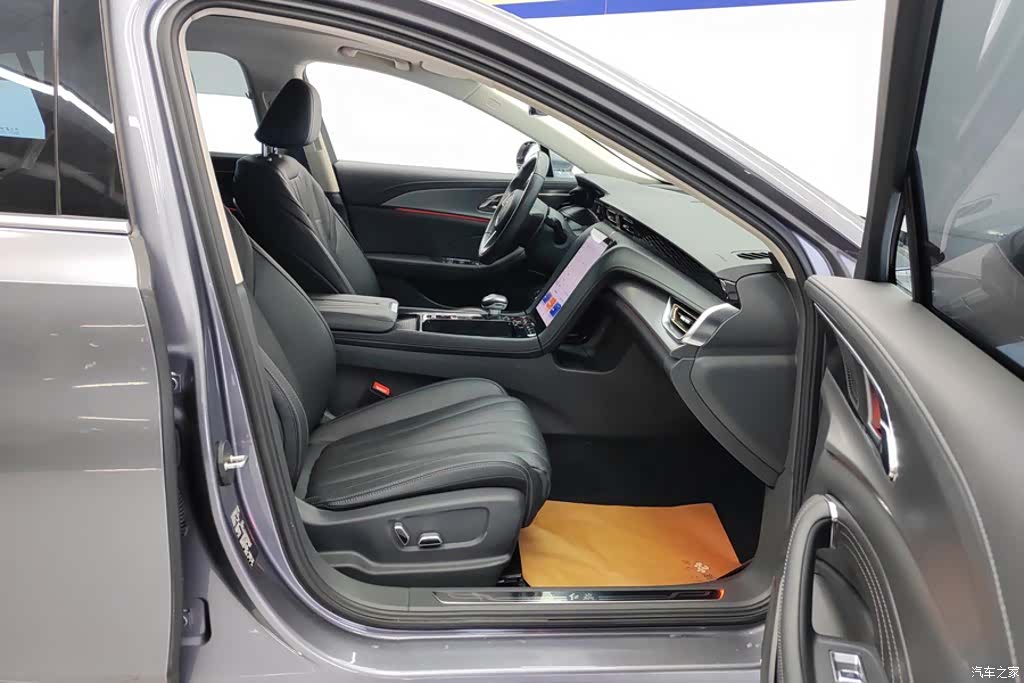 Hongqi H5, 2023 8