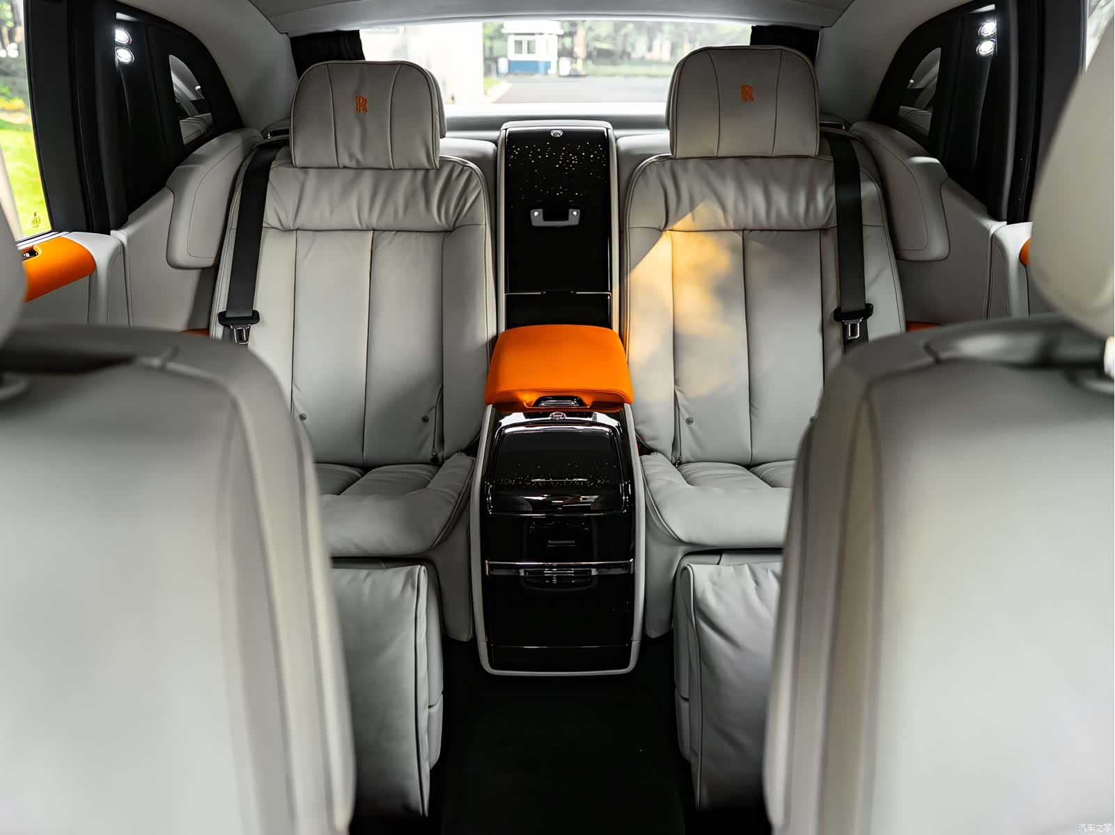 Rolls-Royce Phantom, 2023 8
