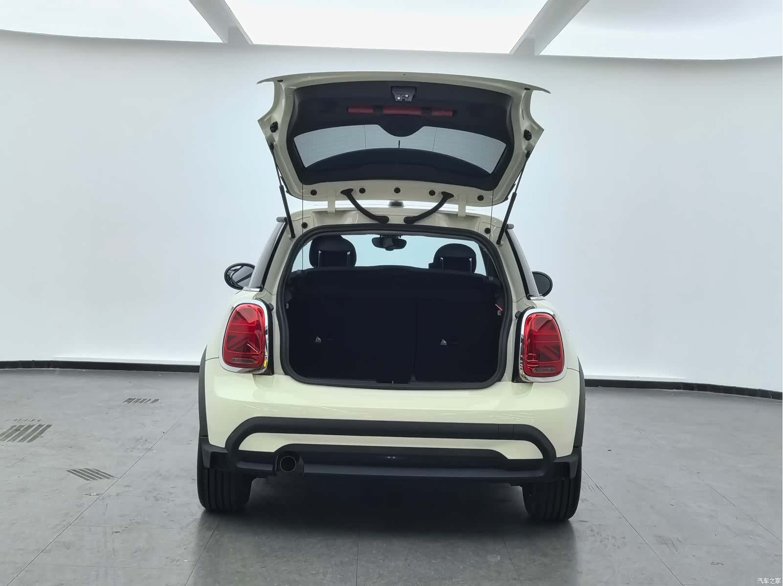 Mini ONE, 2022 все фото