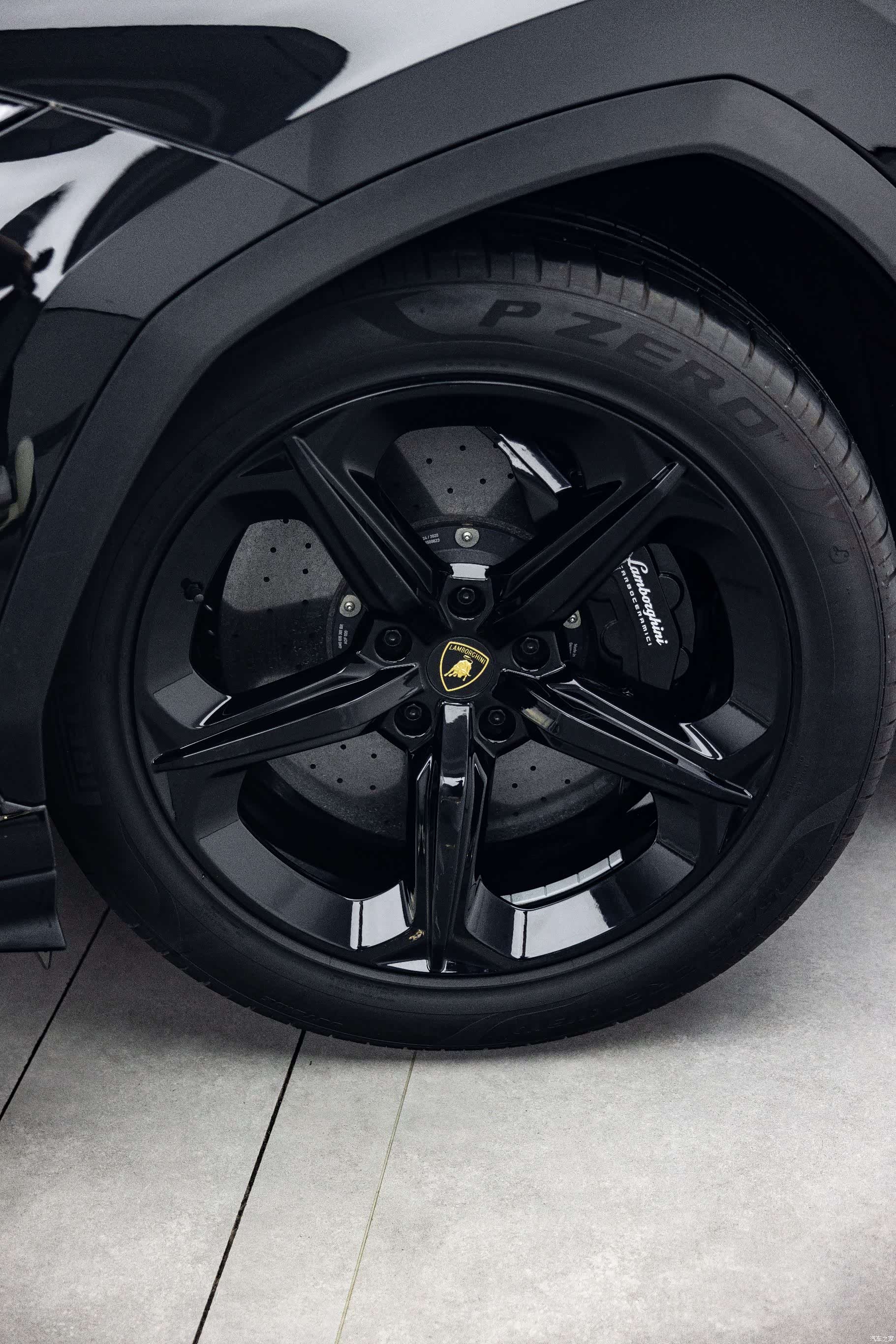 Lamborghini Urus, 2021 4
