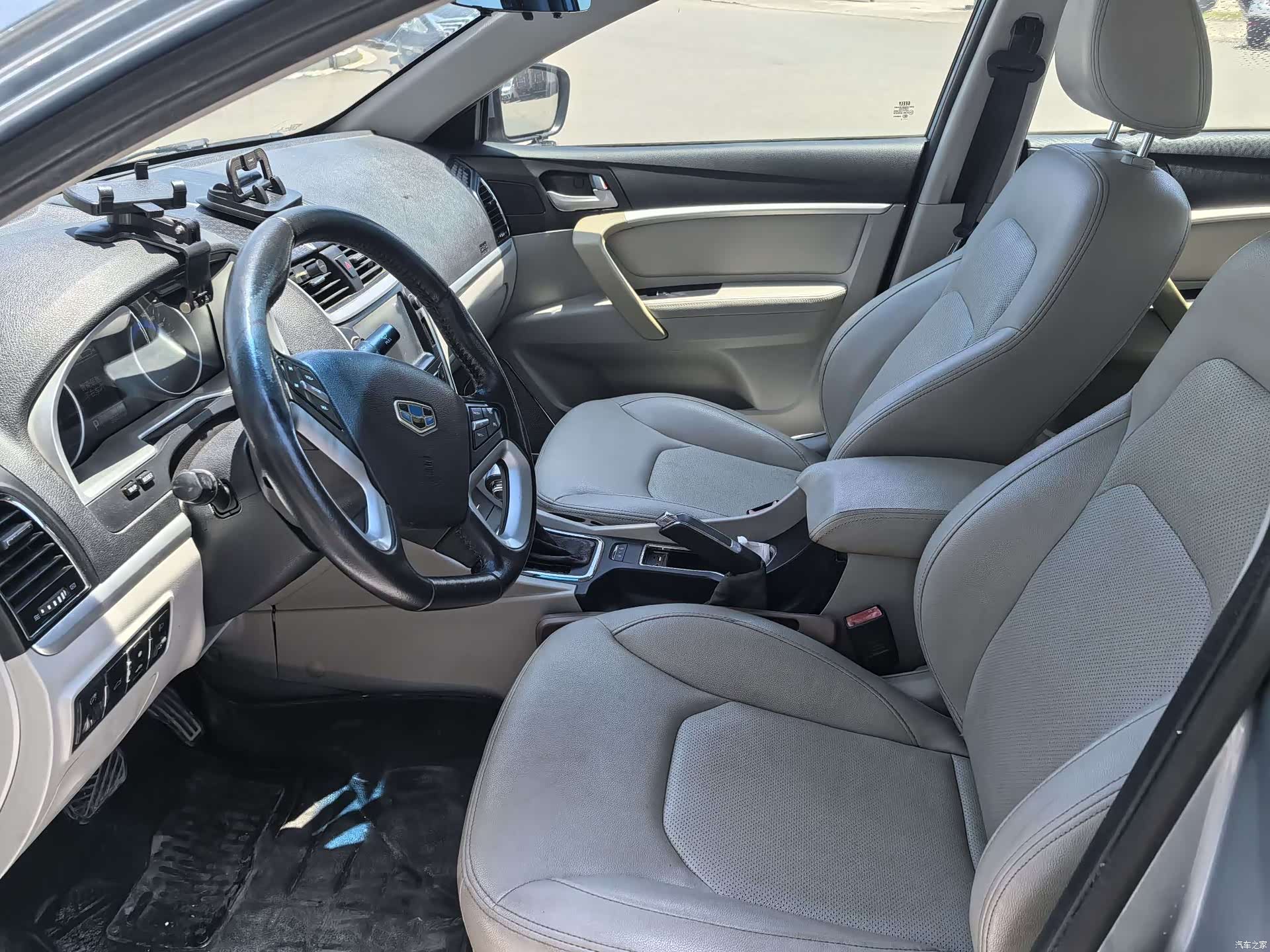 Geely Emgrand, 2015 4