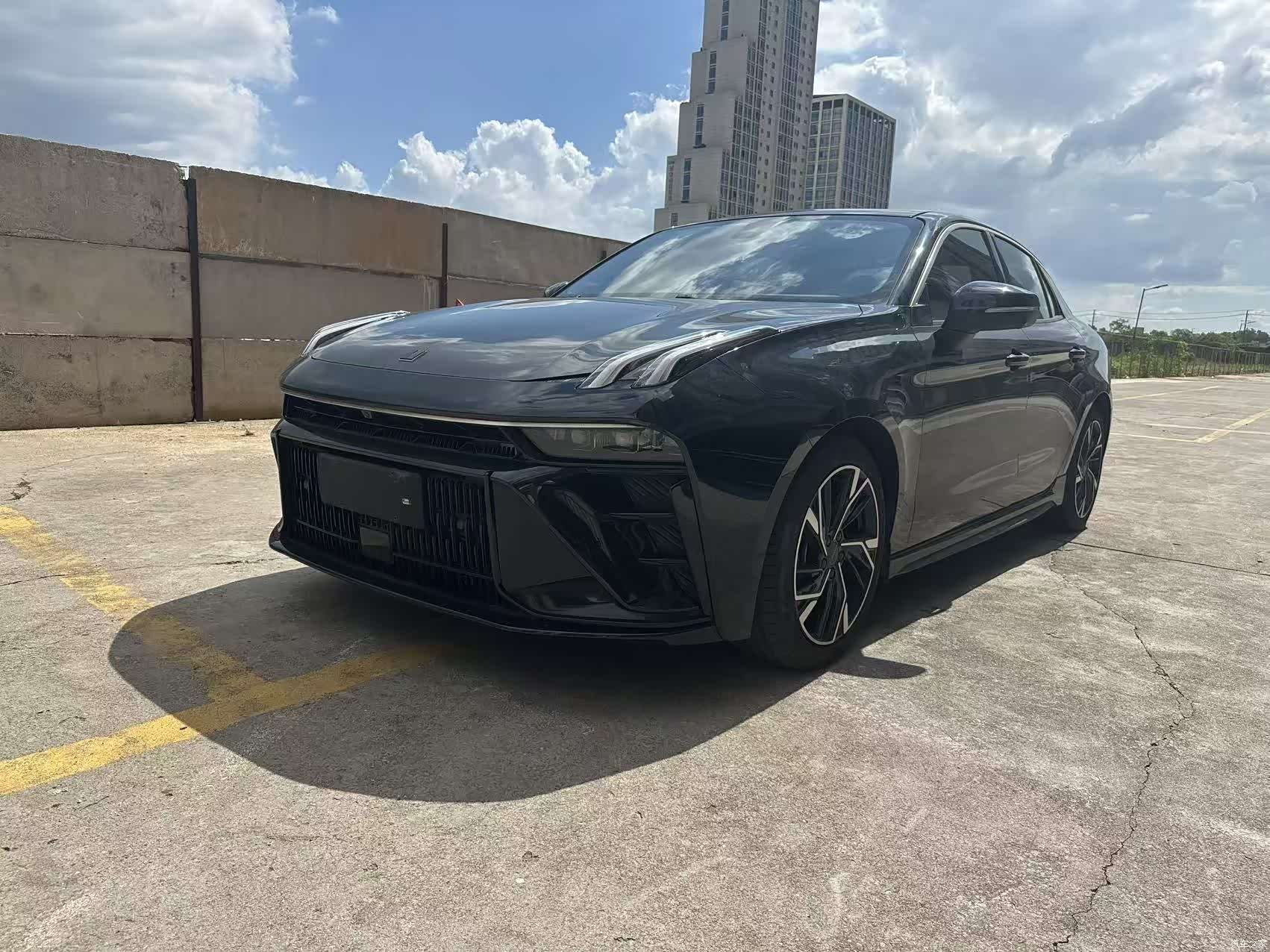 Lynk & Co 02