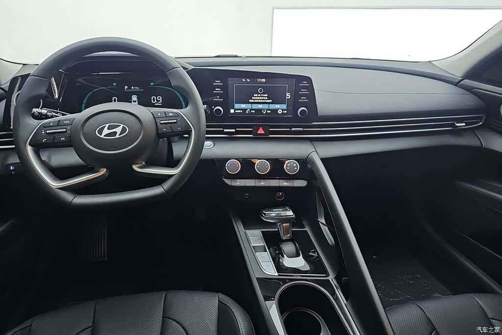 Hyundai Elantra, 2025 12