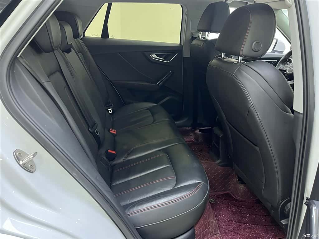 Audi Q2L, 2023 14