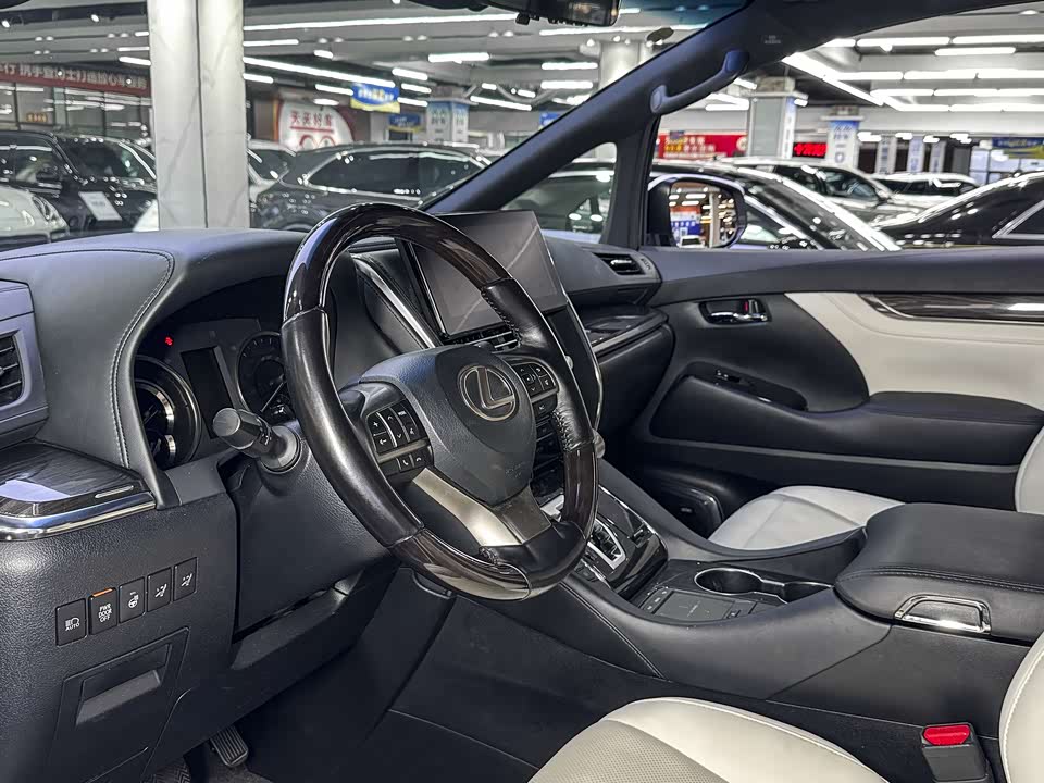 Lexus LM Lexus LM