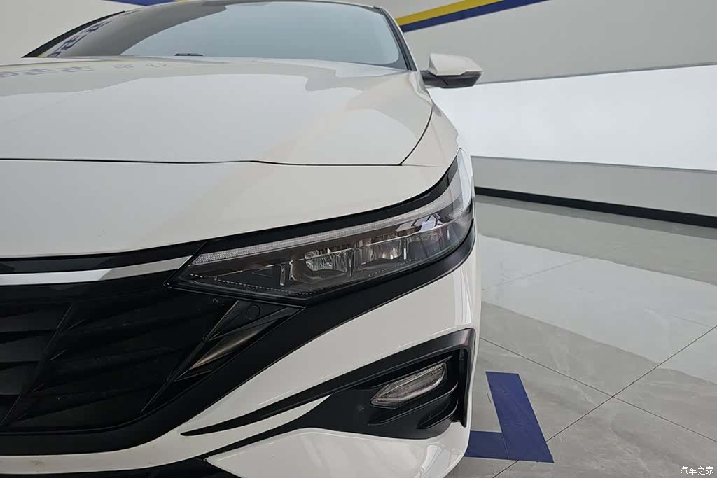 Hyundai Elantra, 2025 все фото