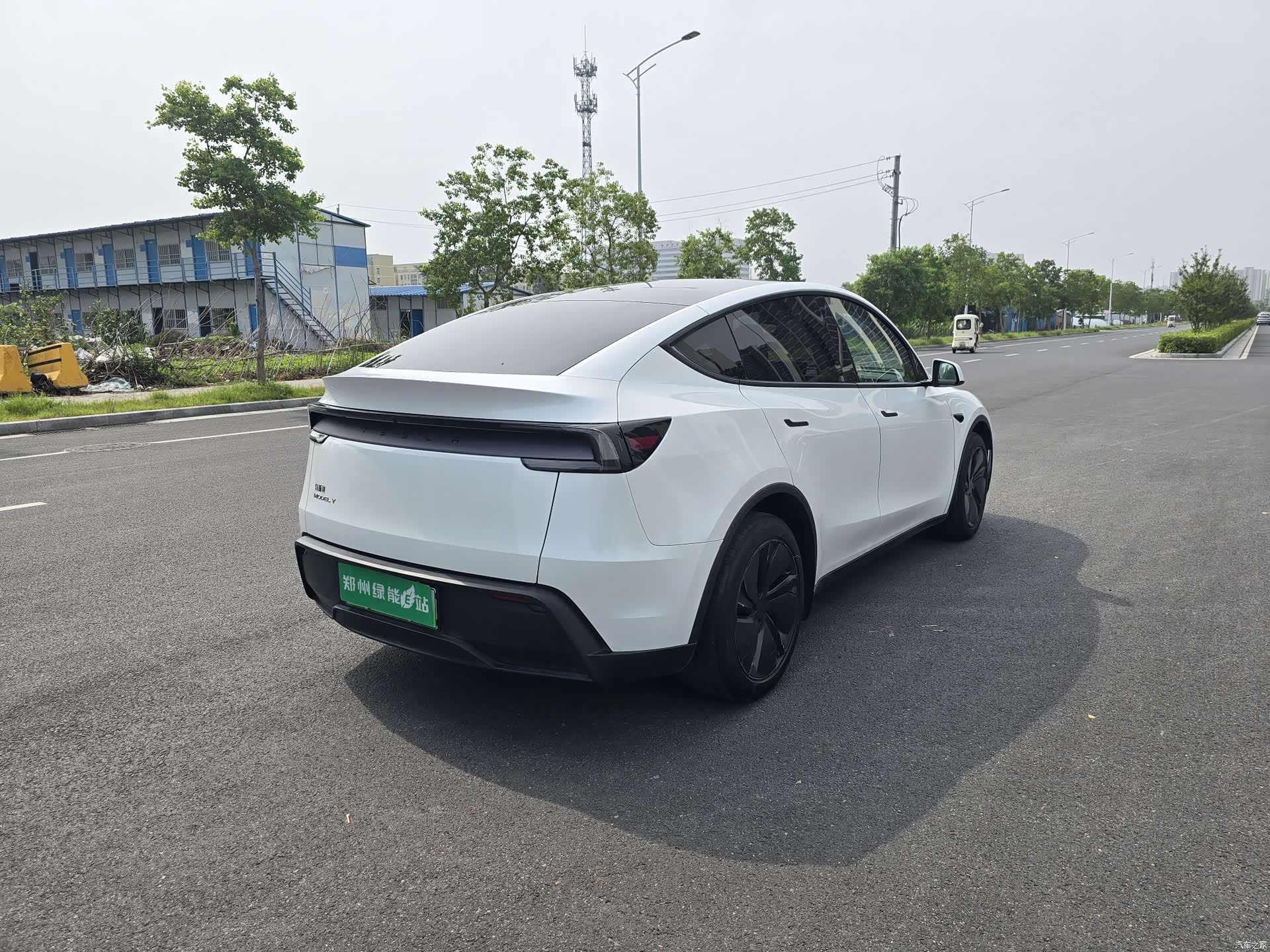 Tesla Model Y, 2025 9