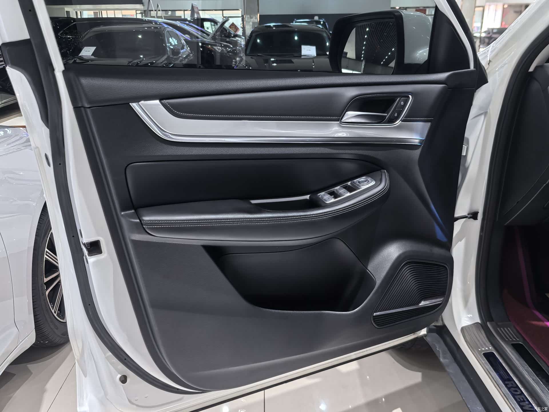 Roewe RX8, 2023 6