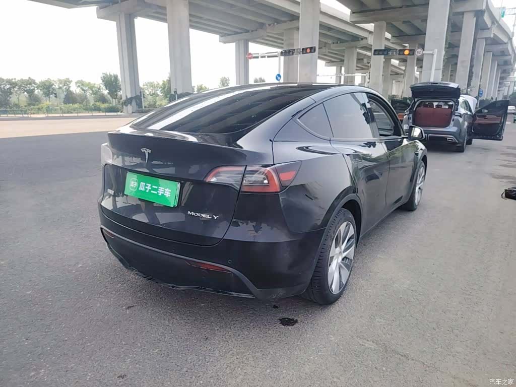 Tesla Model Y, 2023 7