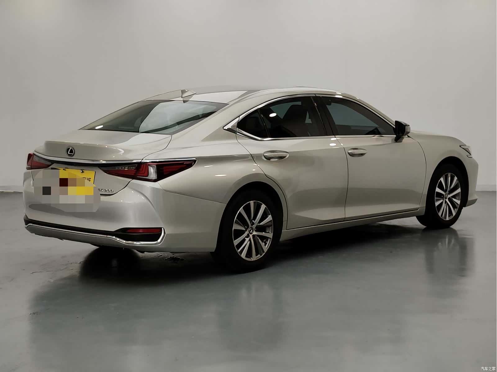 Lexus ES, 2019 3
