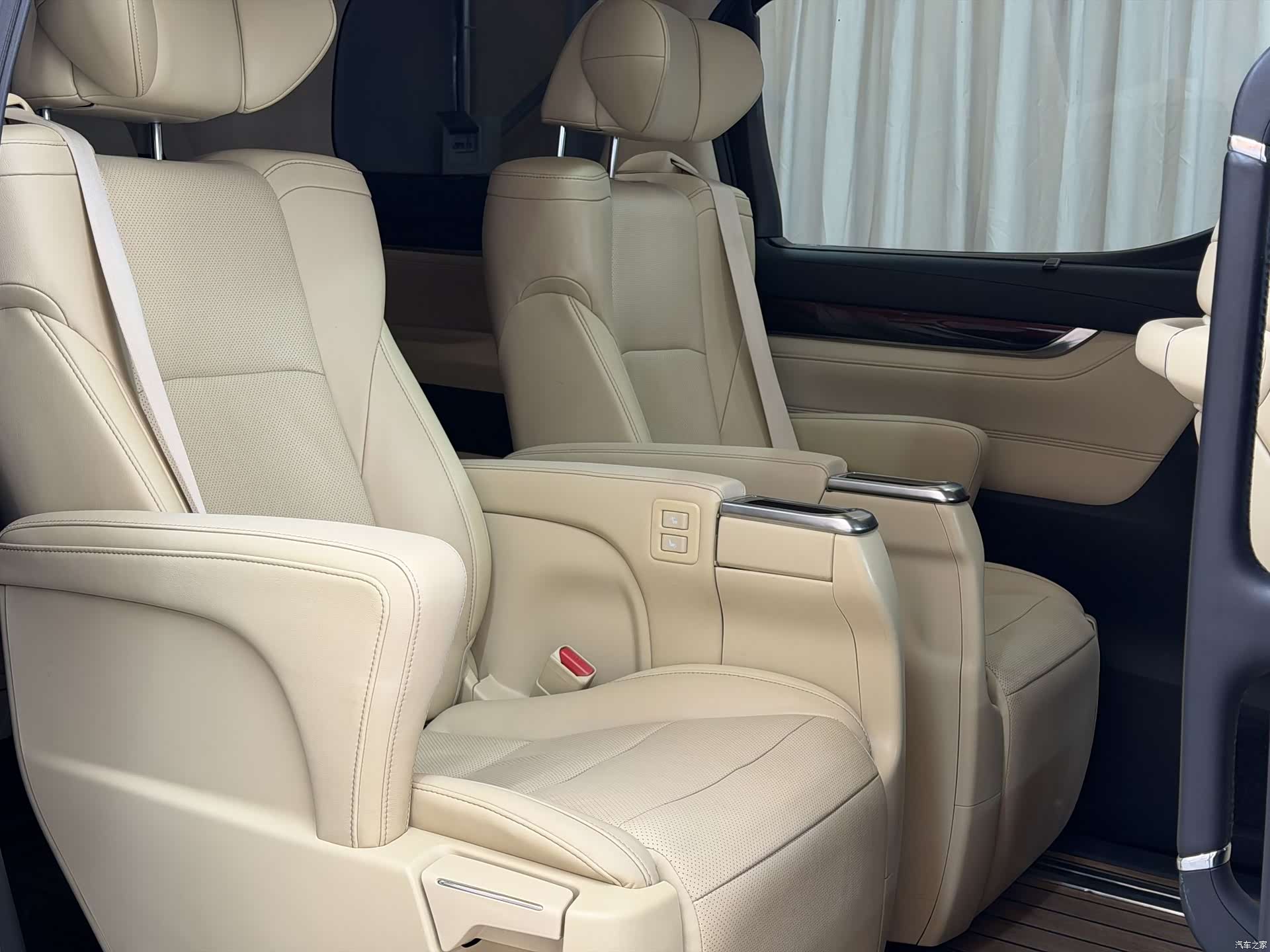 Toyota Alphard, 2018 15
