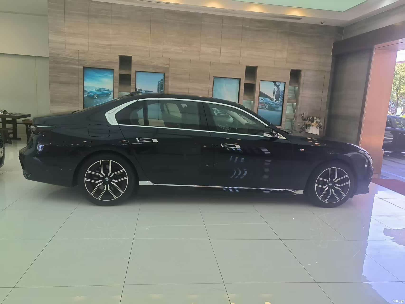 BMW i7, 2023 3