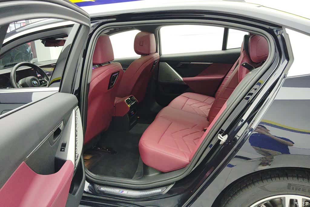 BMW 5 Series, 2024 11
