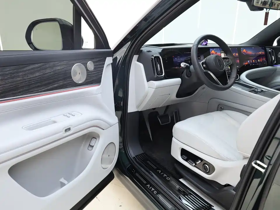 AITO Ask the world M9