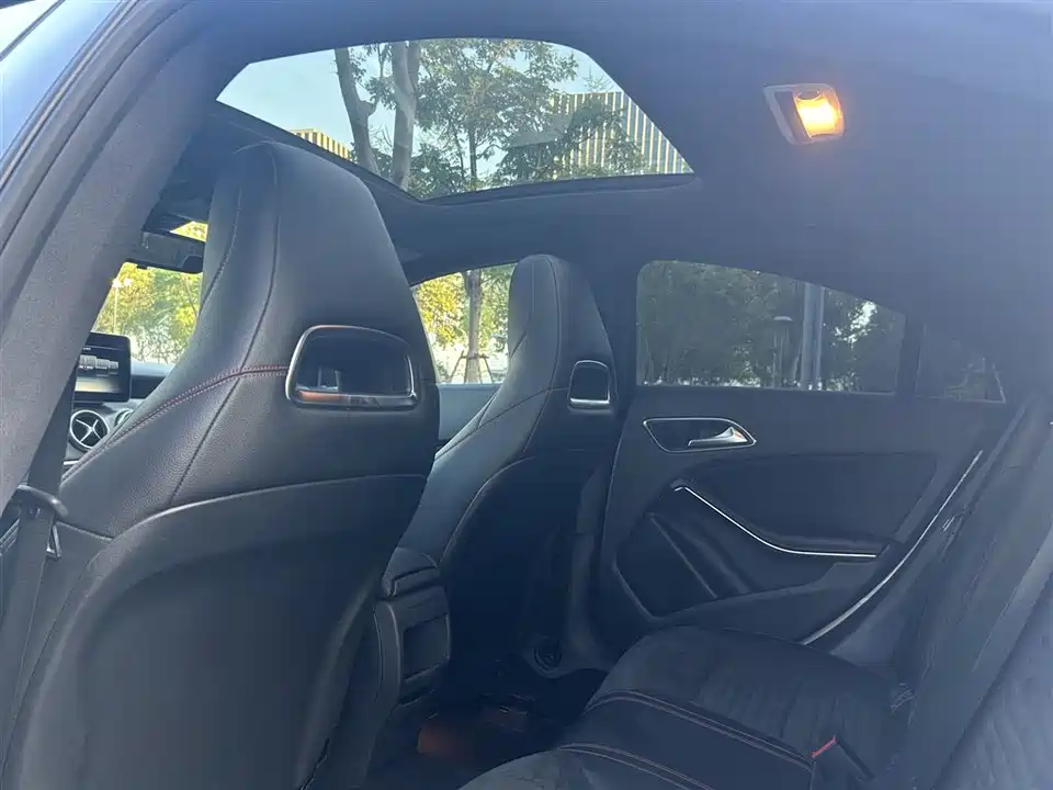 Mercedes-Benz CLA Mercedes-Benz CLA