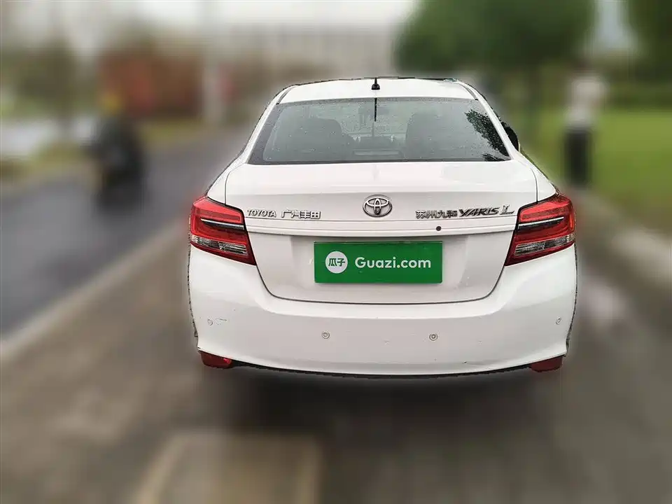 Toyota YARiS L to enjoy