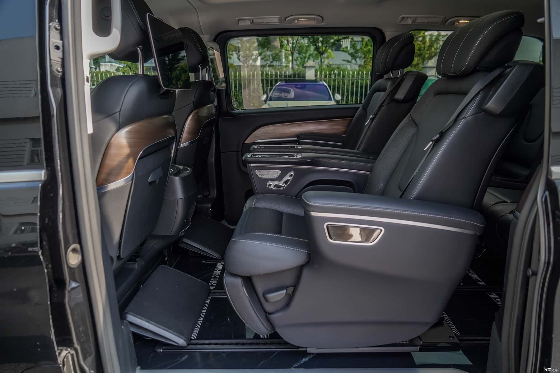 Mercedes-Benz V-Class, 2022 14