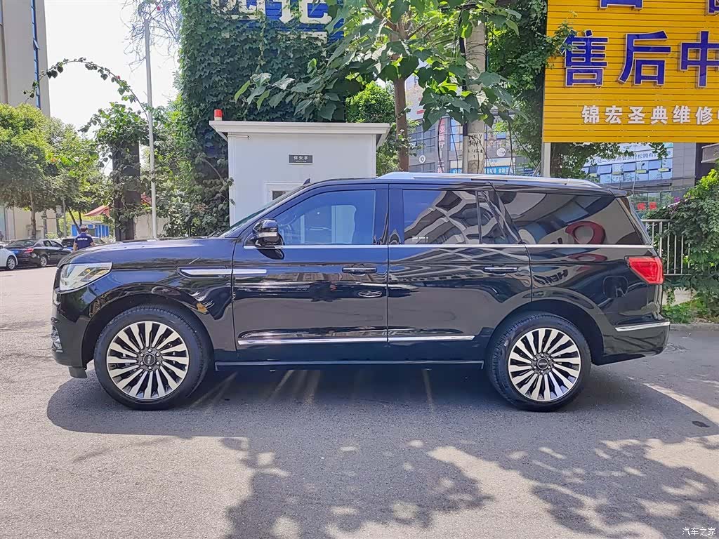 Lincoln Navigator, 2021 3