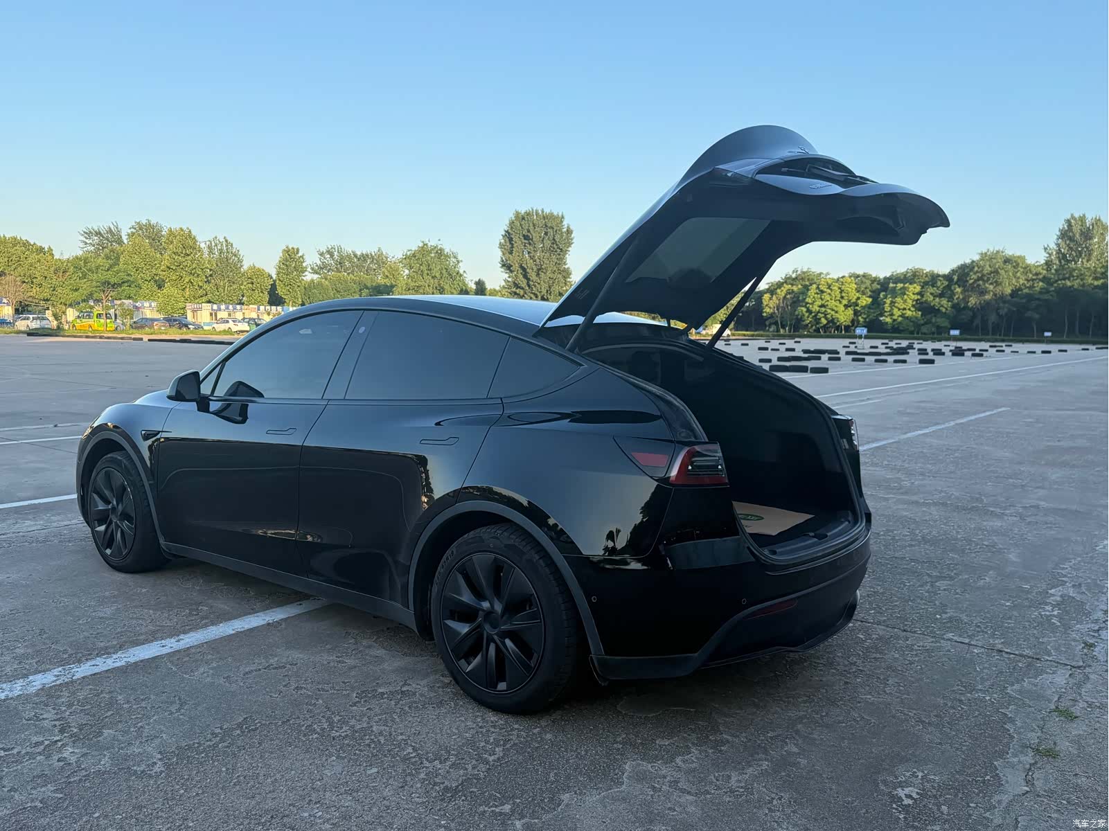Tesla Model Y, 2023 11