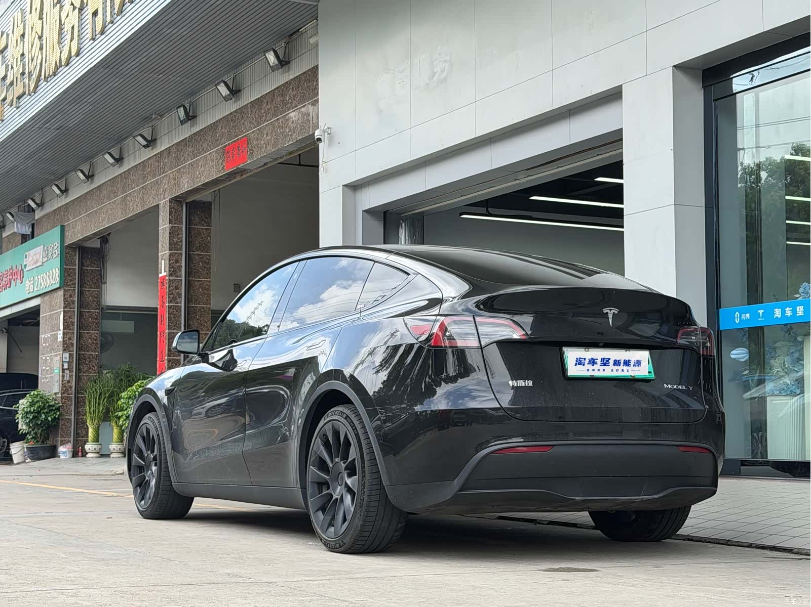 Tesla Model Y, 2022 3