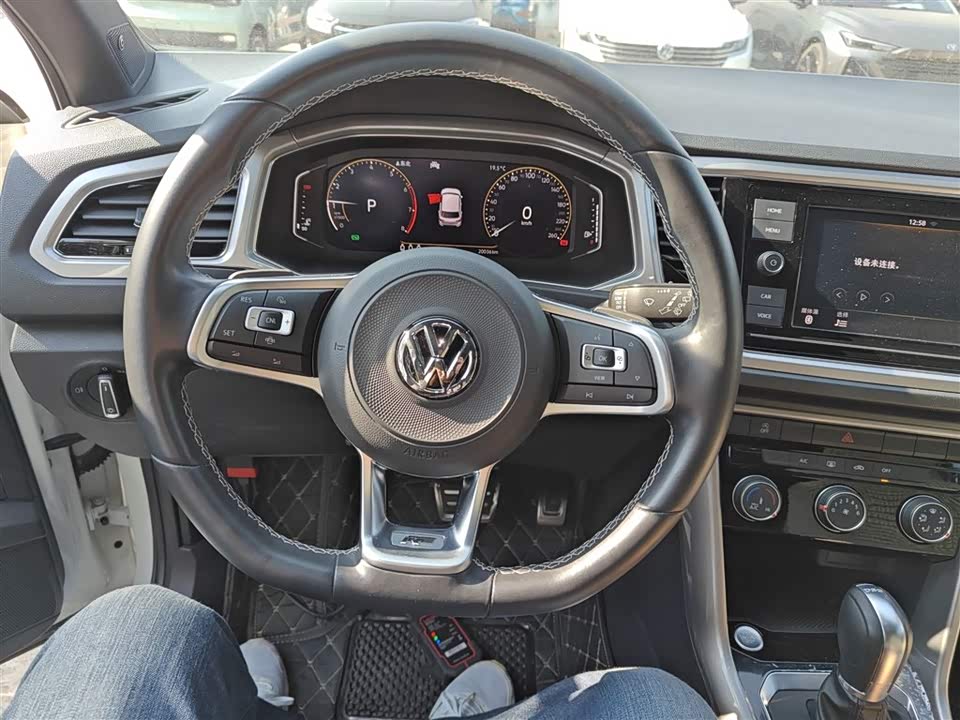 Volkswagen T-ROC exploring Songs