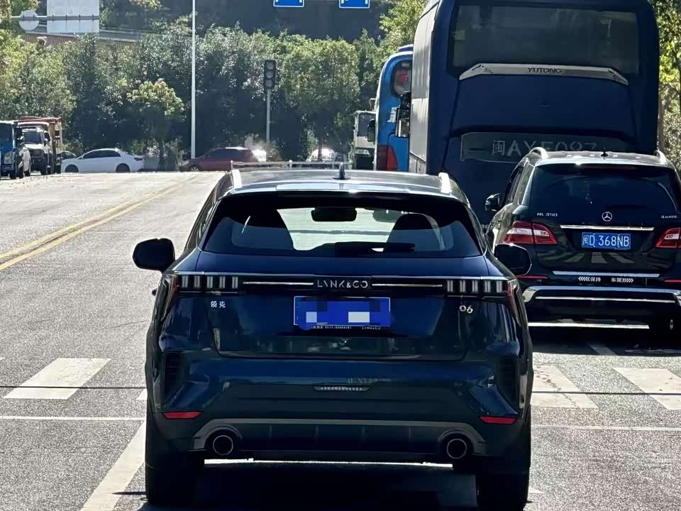 Lynk & Co 06
