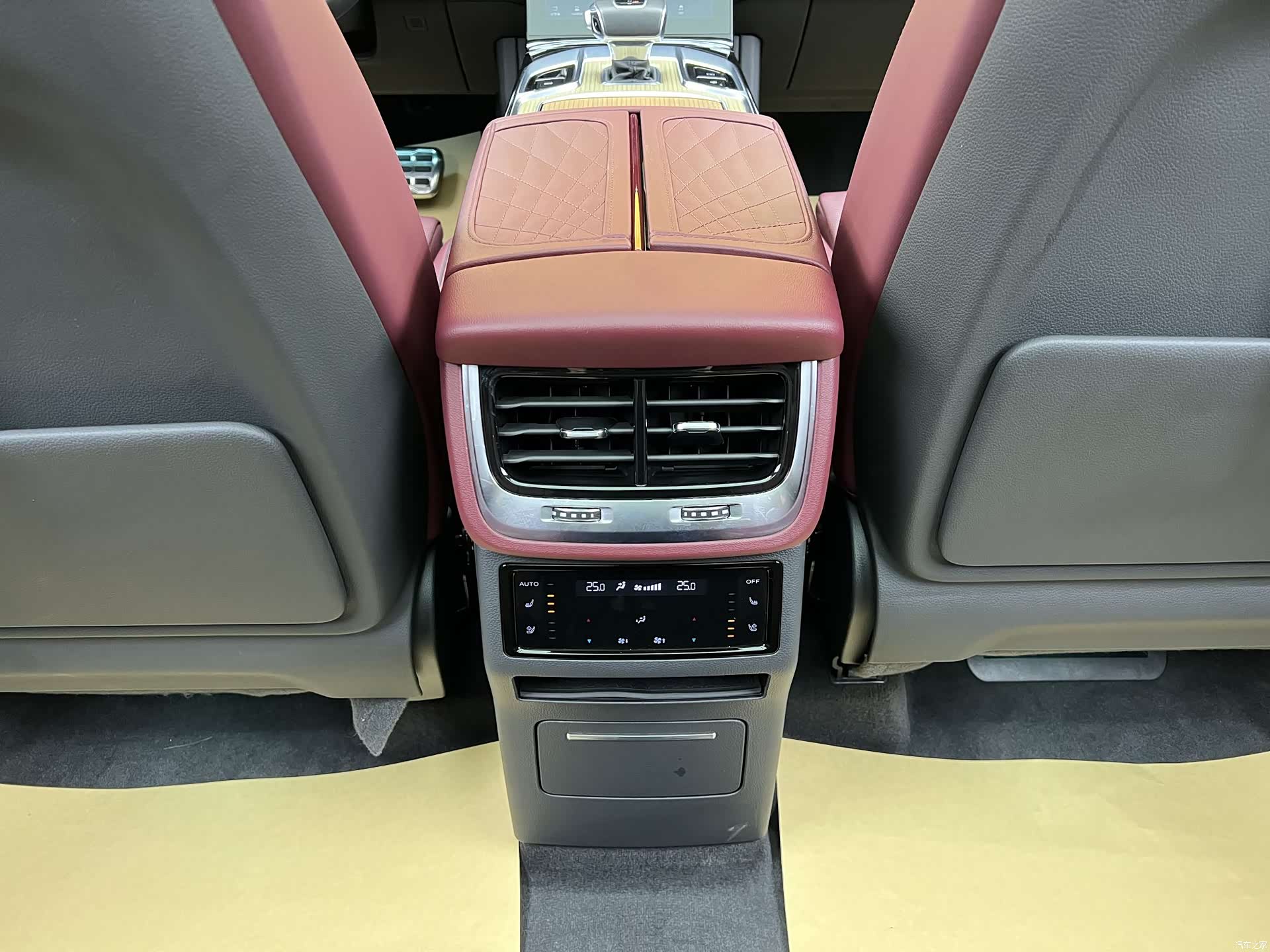 Hongqi E-HS9, 2023 28
