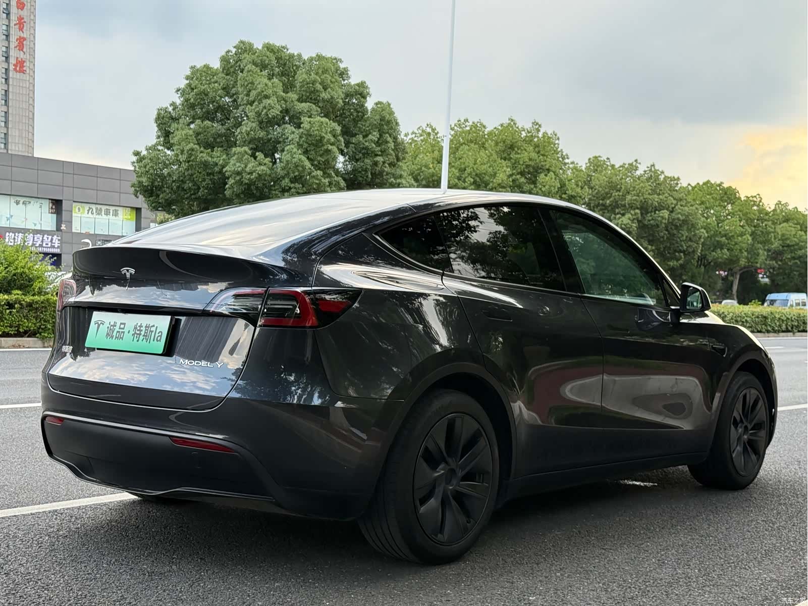 Tesla Model Y, 2025 все фото