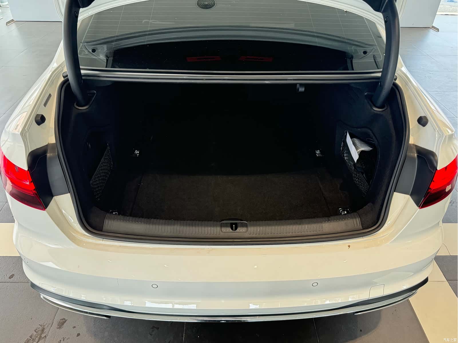 Audi A4L, 2021 8