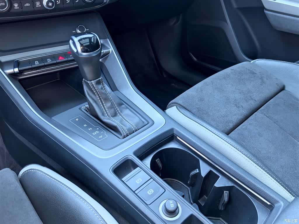 Audi Q3, 2023 13