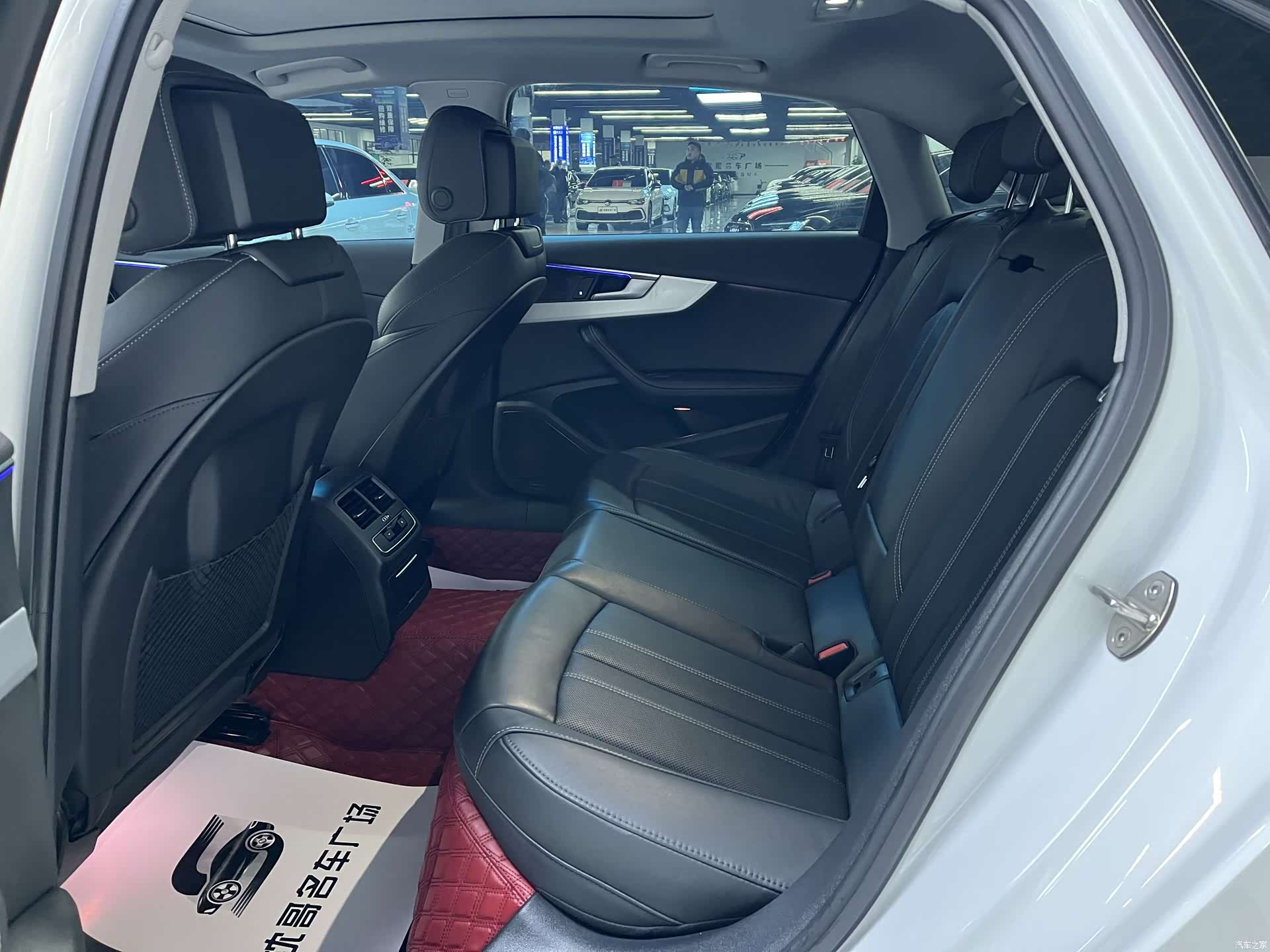 Audi A4L, 2022 все фото