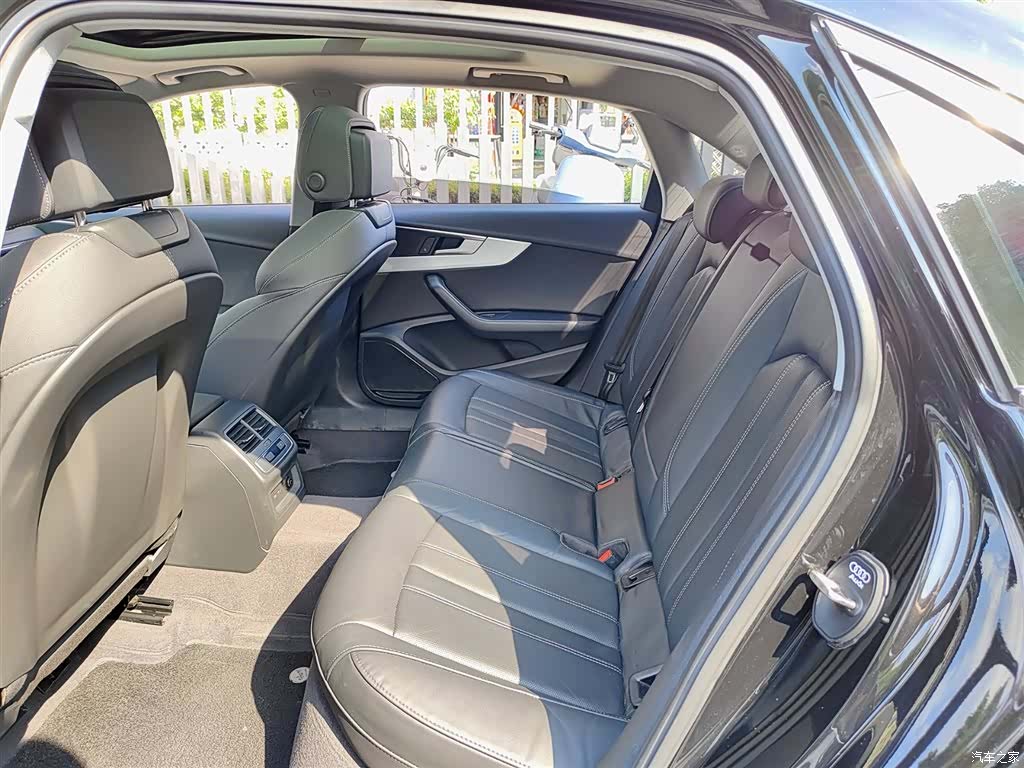 Audi A4L, 2022 8