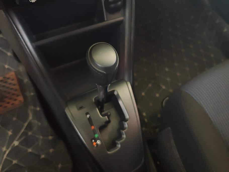 Toyota YARiS L to enjoy