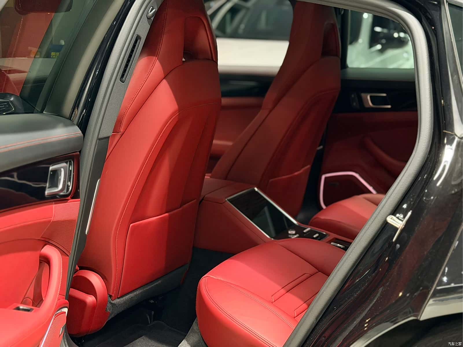 Porsche Panamera, 2022 11