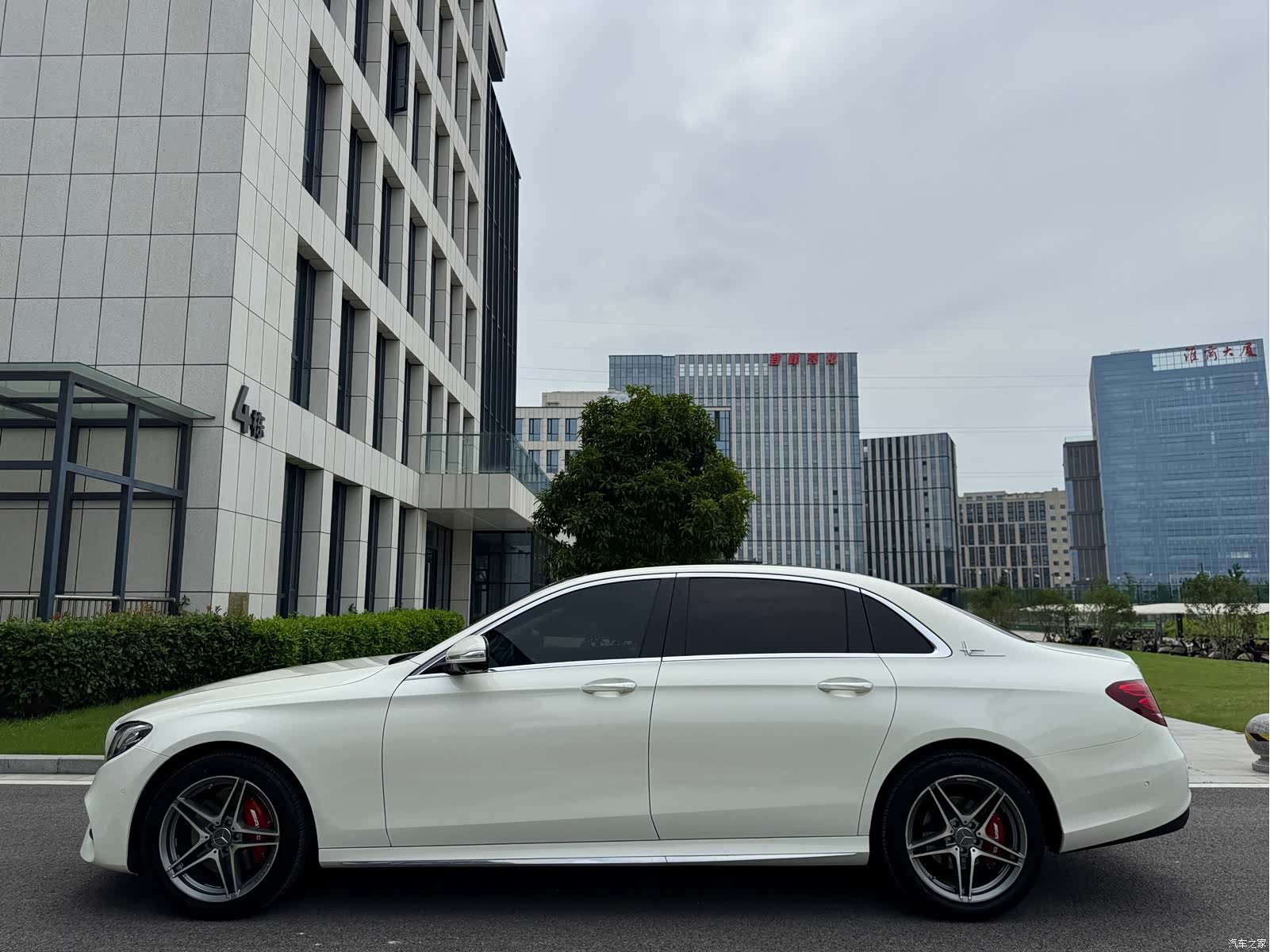Mercedes-Benz E-Class, 2019 33