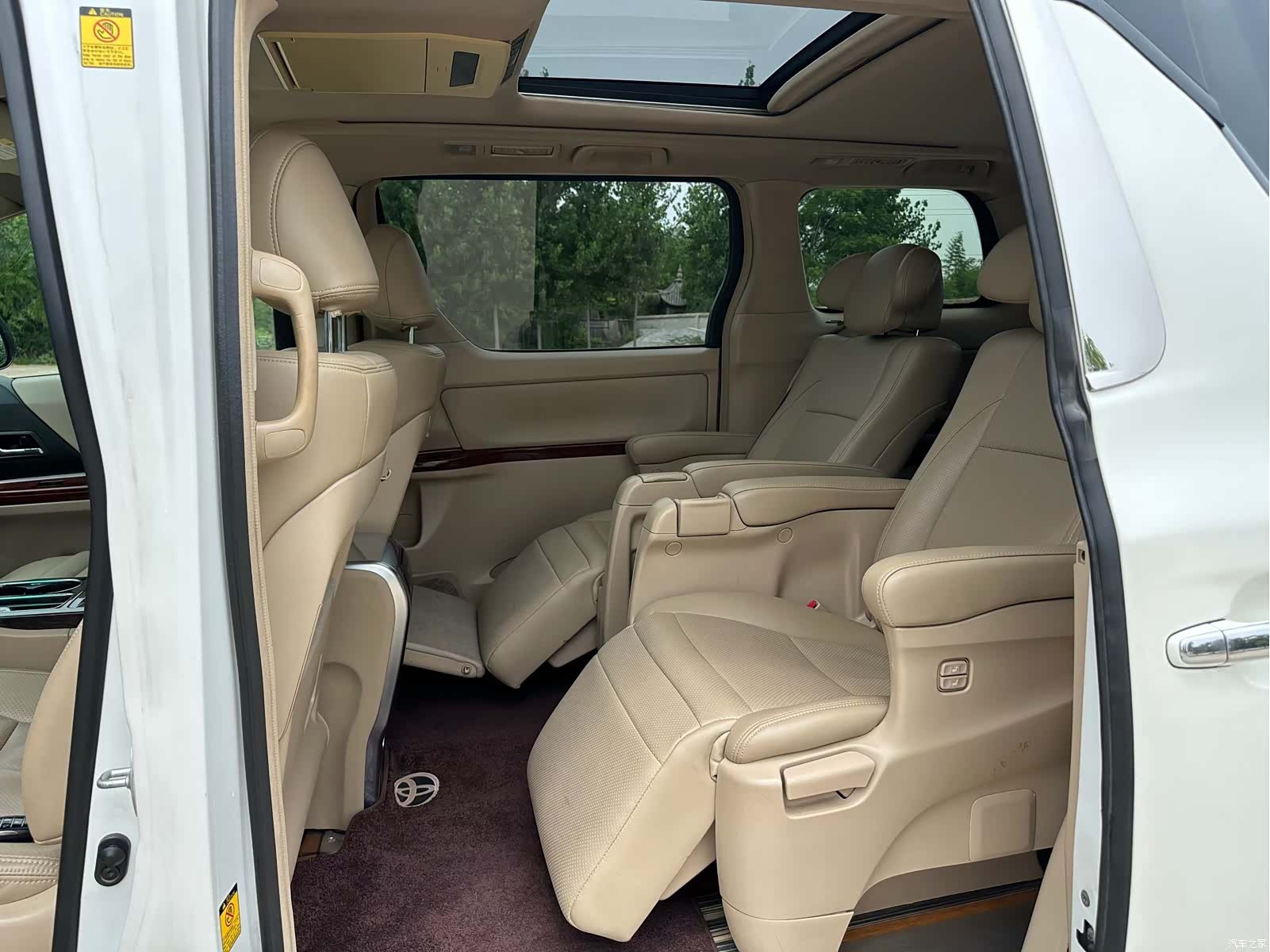 Toyota Alphard, 2011 8