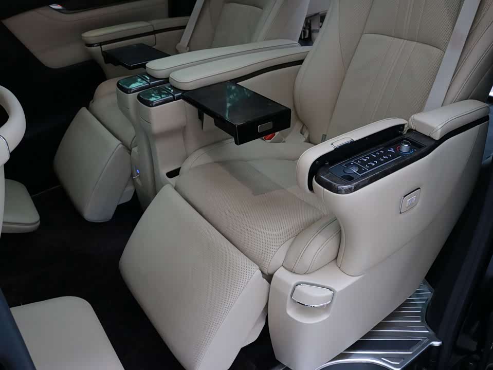 Toyota Elfa