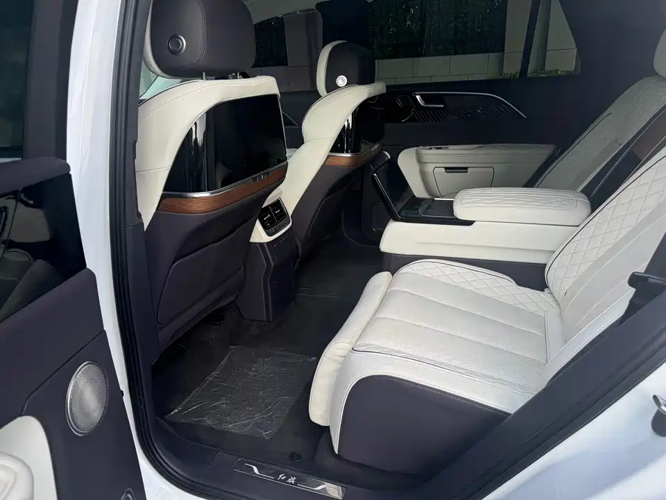 Hongqi E-HS9