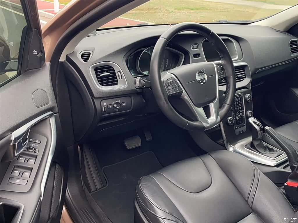 Volvo V40, 2014 15
