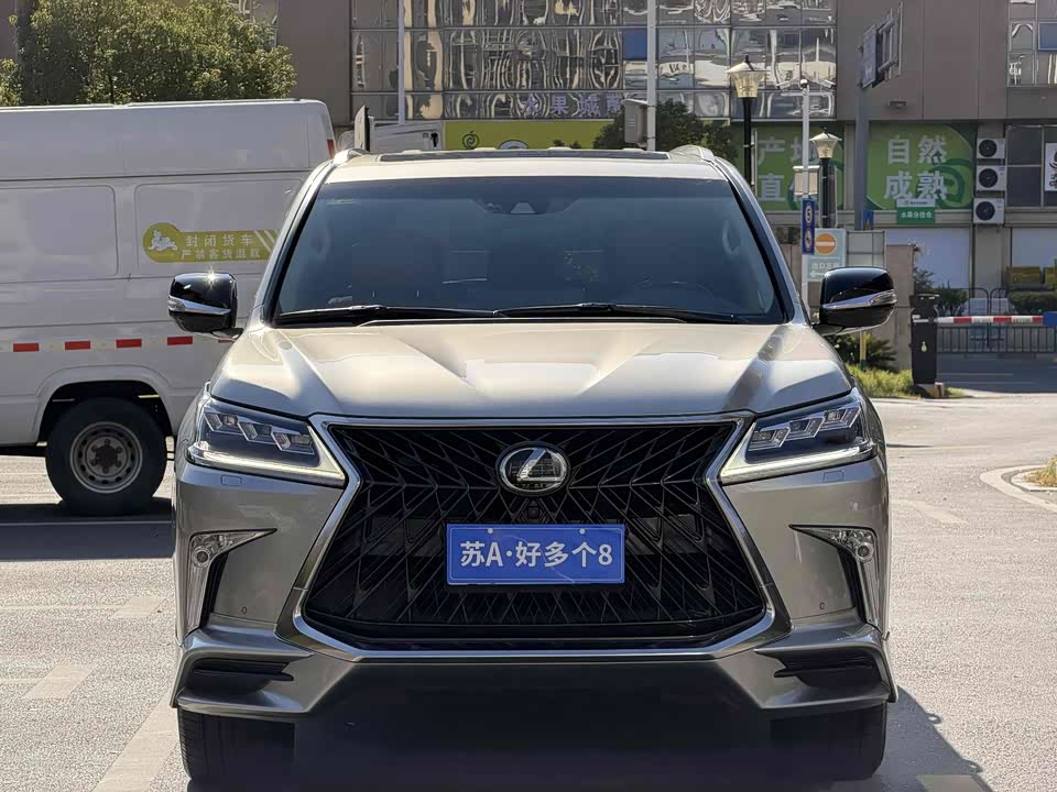 Lexus LX