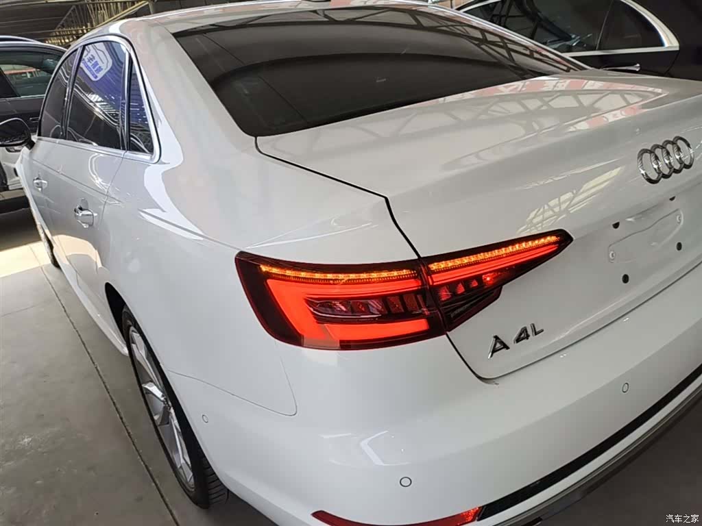 Audi A4L, 2020 все фото